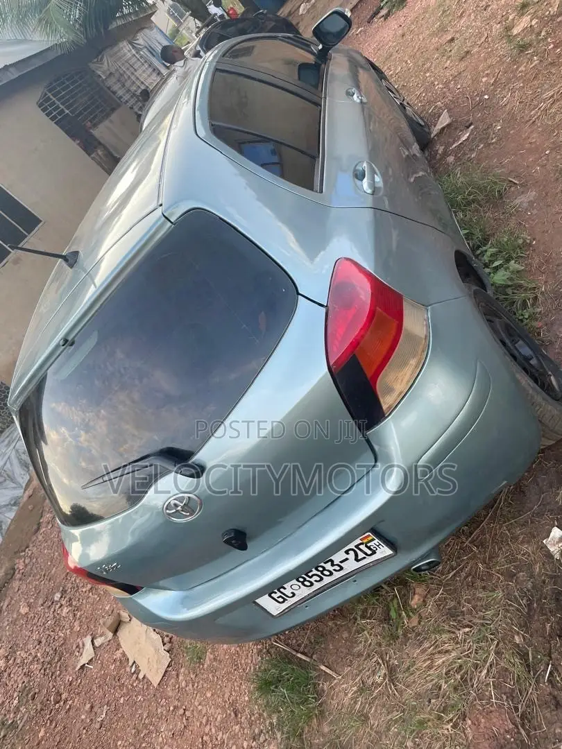 Toyota Vitz 1.3 AWD 5dr 2010 Blue