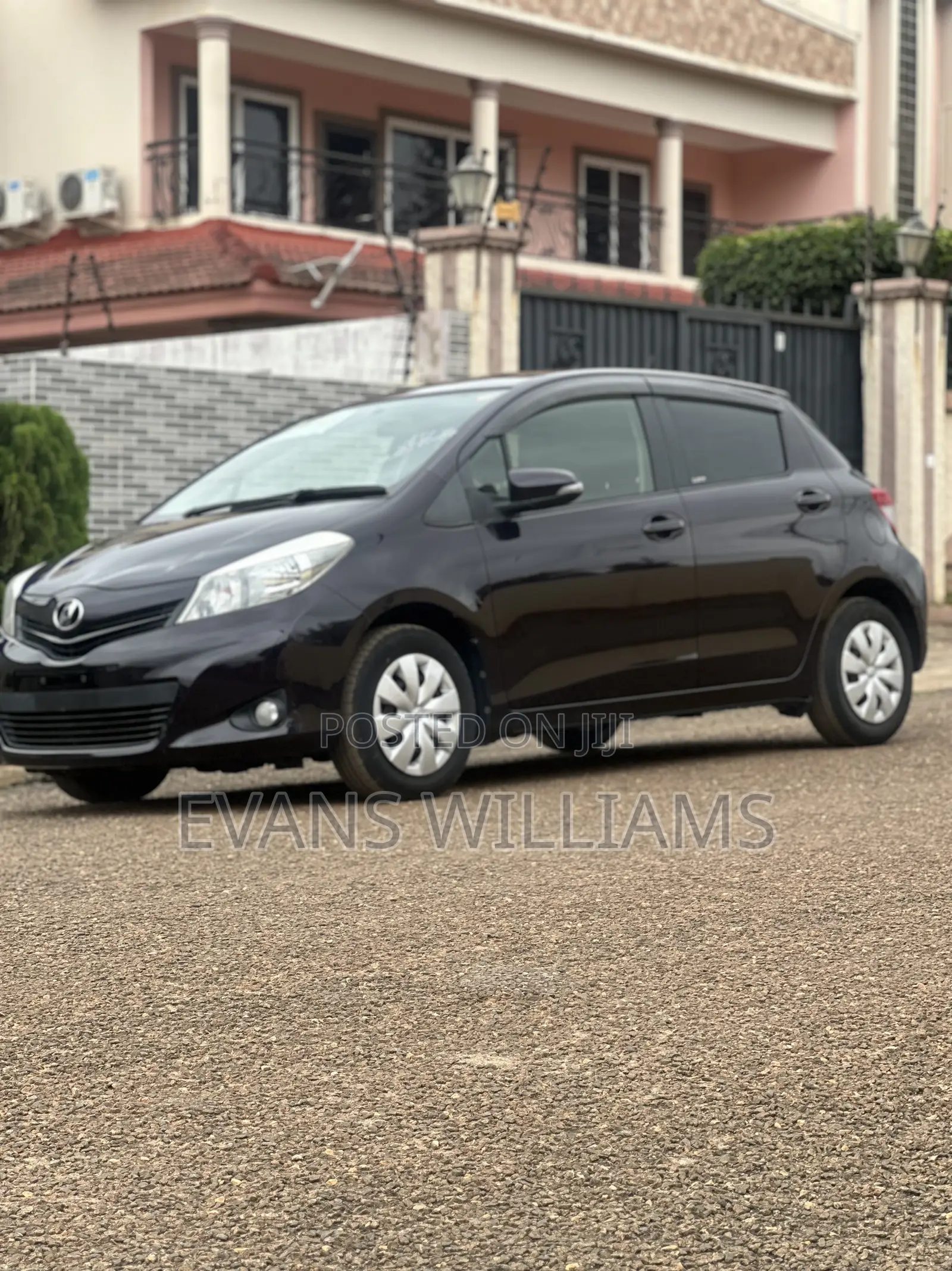 Toyota Vitz 1.3 FWD 5dr 2013 Purple