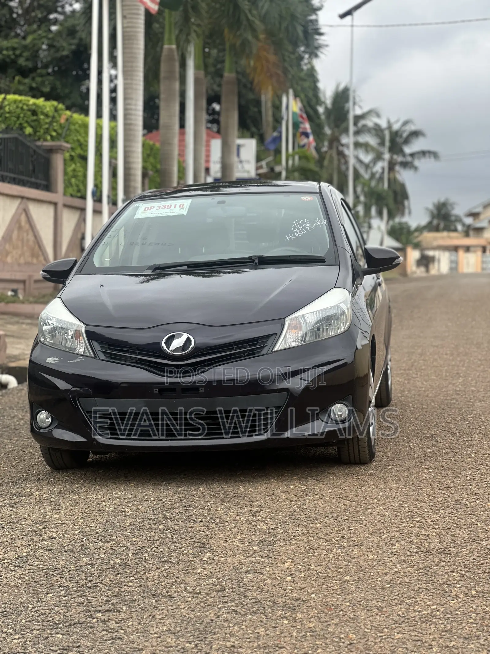 Toyota Vitz 1.3 FWD 5dr 2013 Purple
