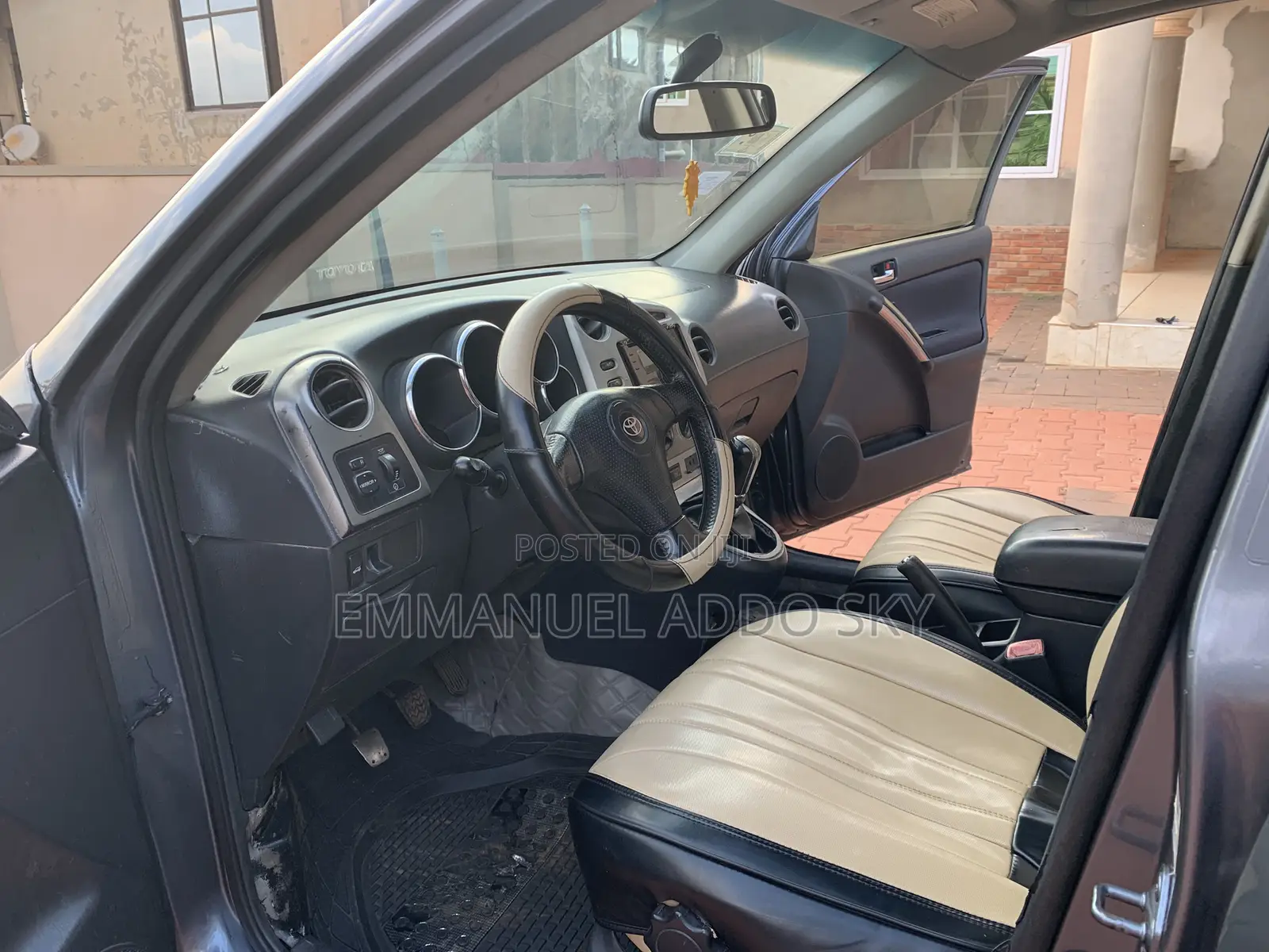 Toyota Matrix XRS Hatchback FWD (1.8L 4cyl 6M) 2006 Gray