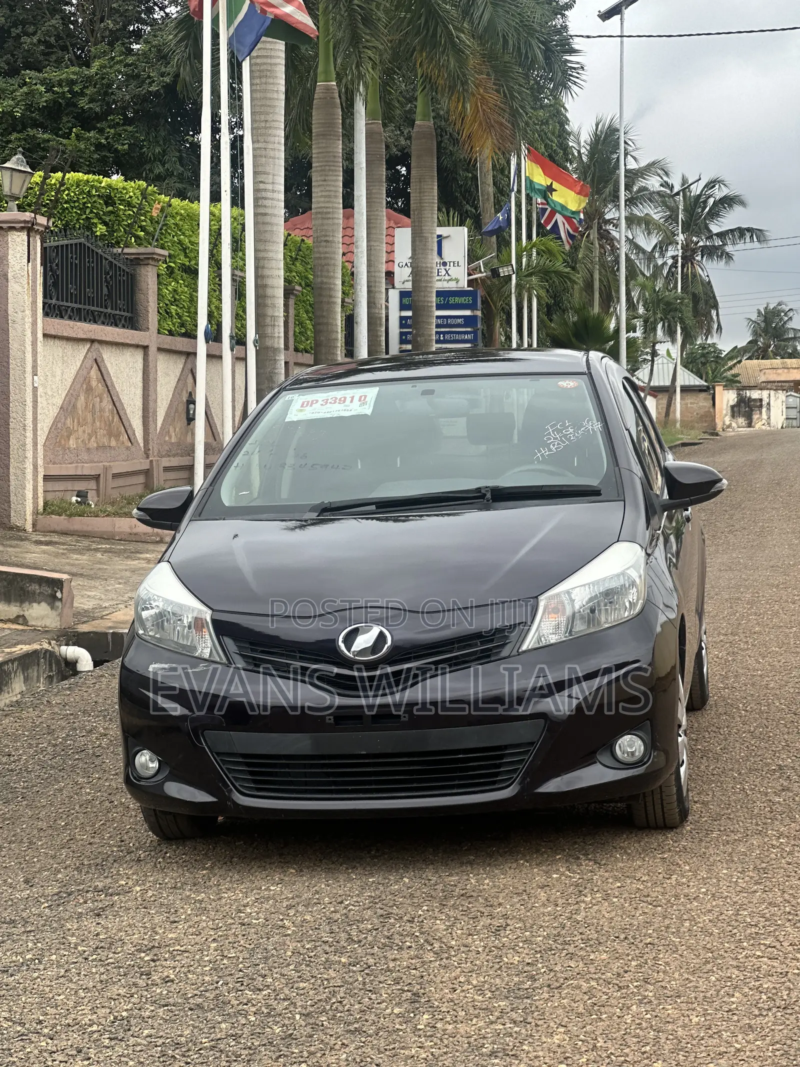 Toyota Vitz 1.3 FWD 5dr 2013 Purple
