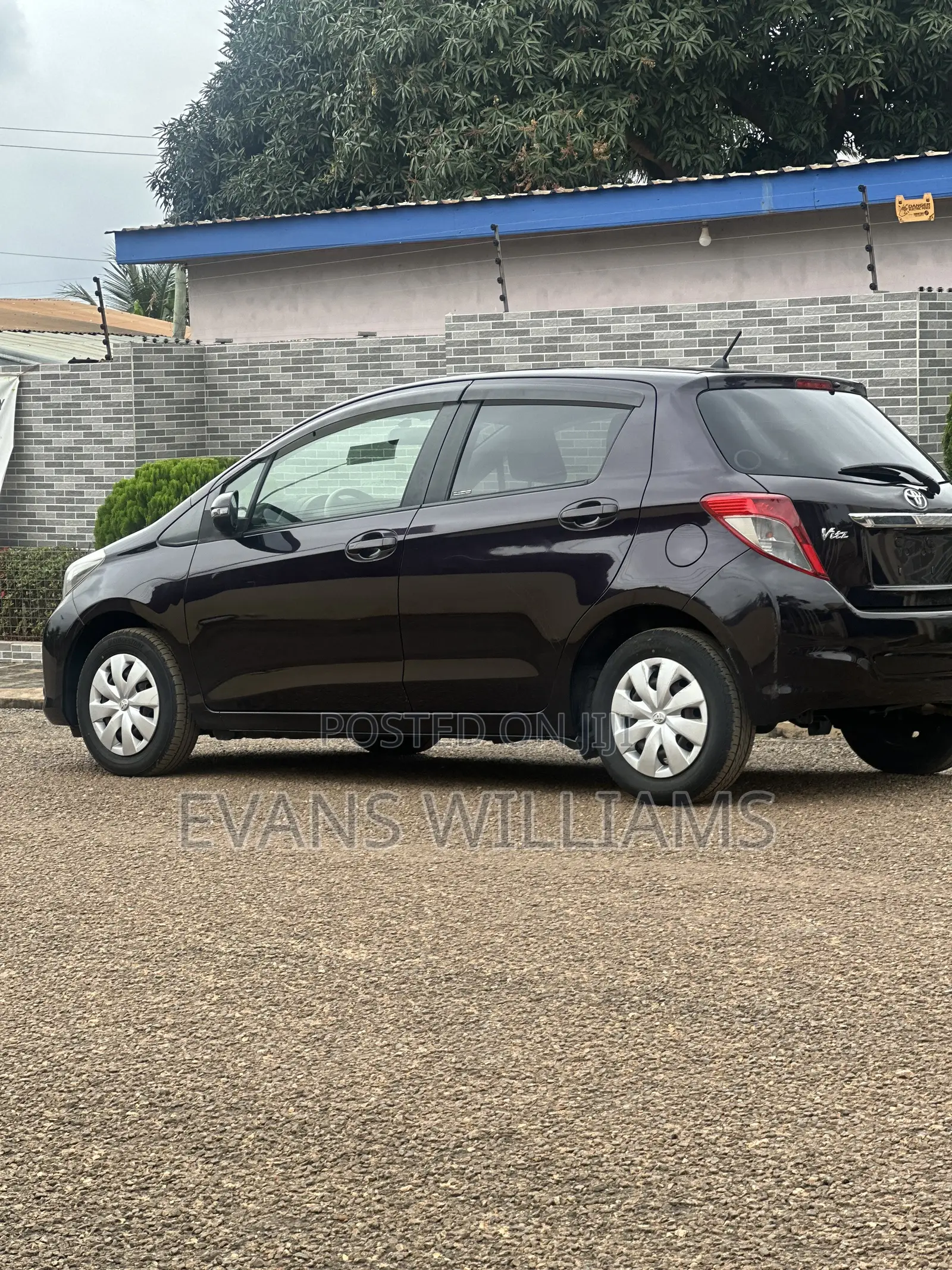 Toyota Vitz 1.3 FWD 5dr 2013 Purple