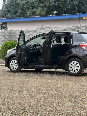 Toyota Vitz 1.3 FWD 5dr 2013 Purple
