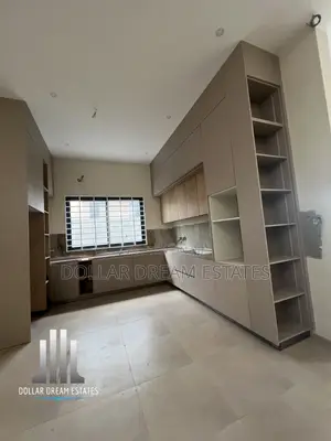 5bdrm House in Spintex for sale