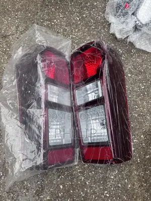 Isuzu DMAX Tail Light Pair