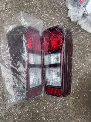 Isuzu DMAX Tail Light Pair