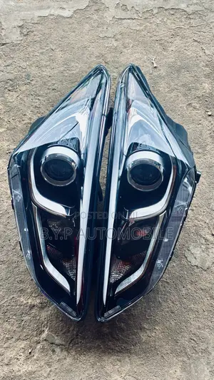 Hyundai Santafe 2018 Headlight