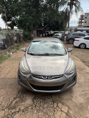Hyundai Elantra SE Sedan FWD (1.8L 4cyl 6M) 2016 Ivory