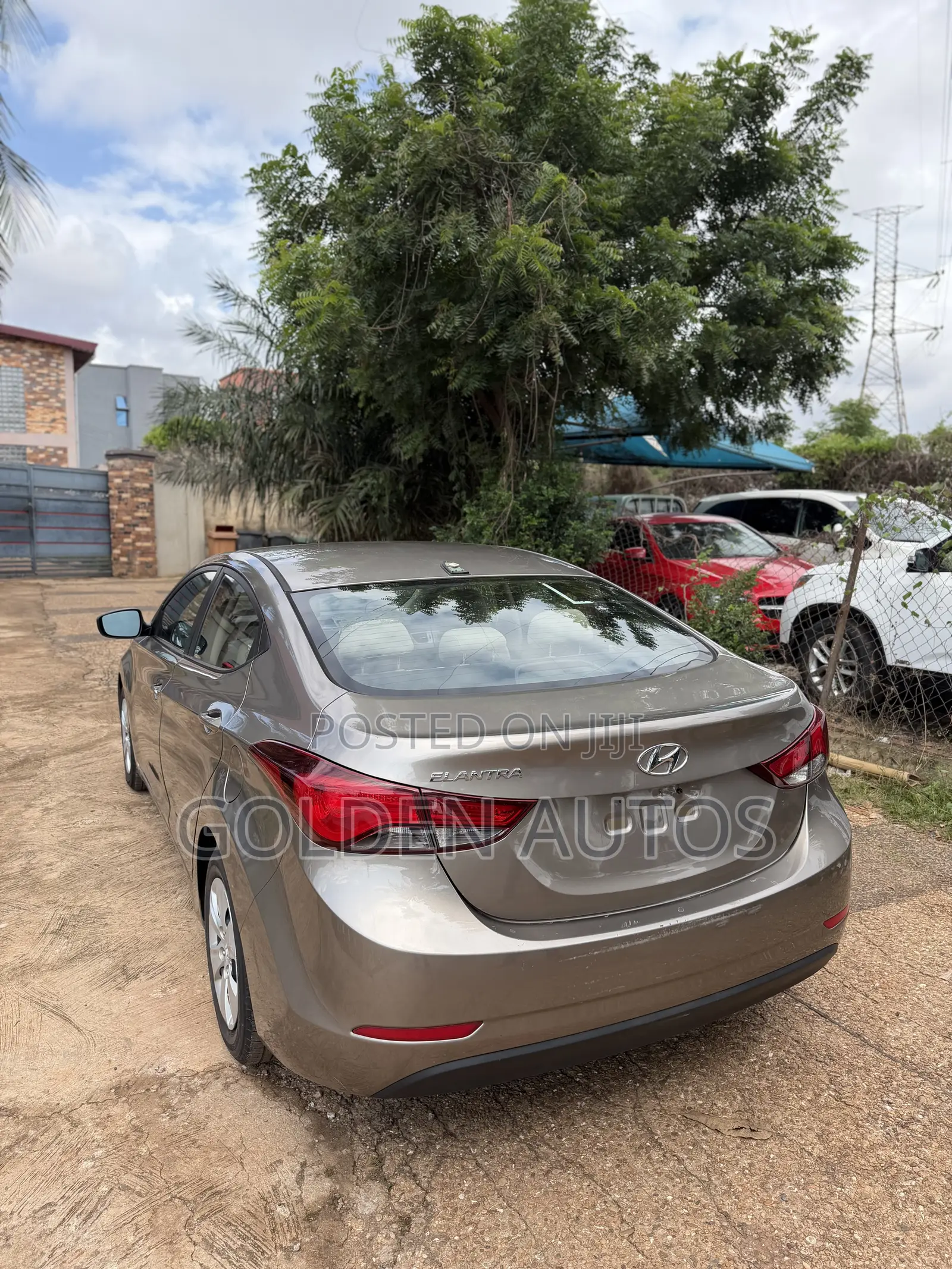 Hyundai Elantra SE Sedan FWD (1.8L 4cyl 6M) 2016 Ivory