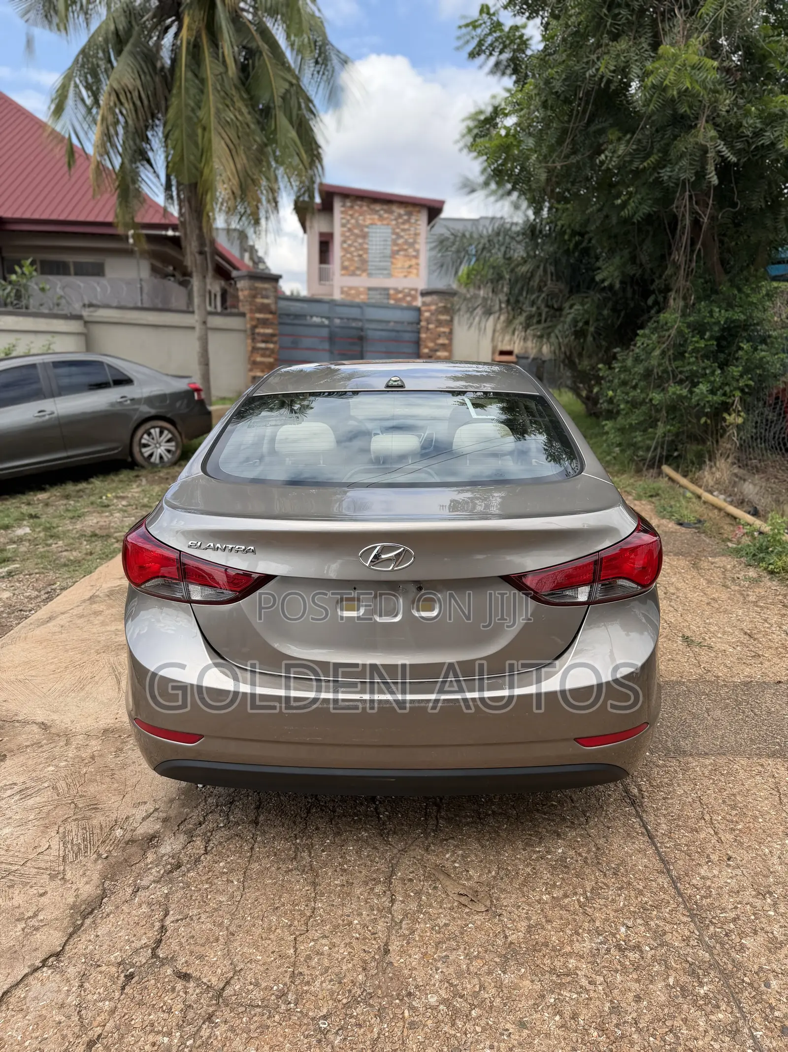 Hyundai Elantra SE Sedan FWD (1.8L 4cyl 6M) 2016 Ivory
