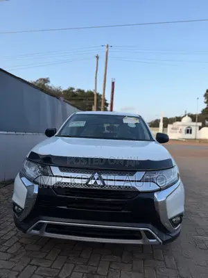 Mitsubishi Outlander 2020 White