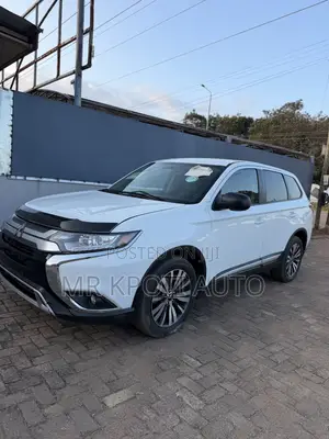 Mitsubishi Outlander 2020 White