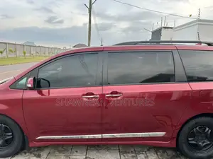 Toyota Sienna Limited Premium AWD (3.5L 6cyl 8A) 2018 Burgundy