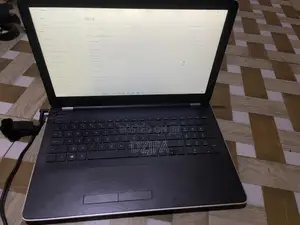 Laptop HP 15 8GB AMD Ryzen 5 HDD 1T