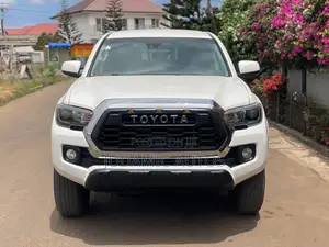 Toyota Tacoma 2023 White