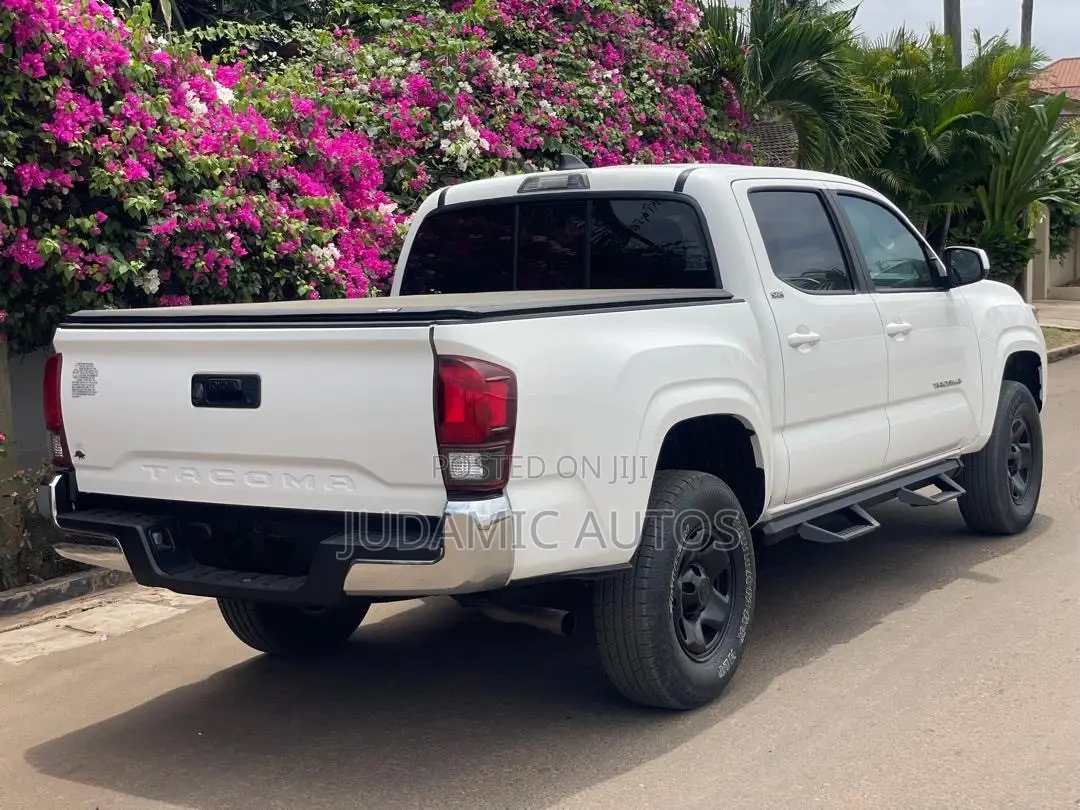 Toyota Tacoma 2023 White