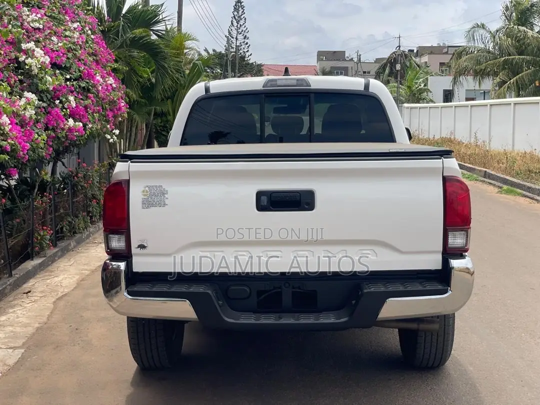 Toyota Tacoma 2023 White