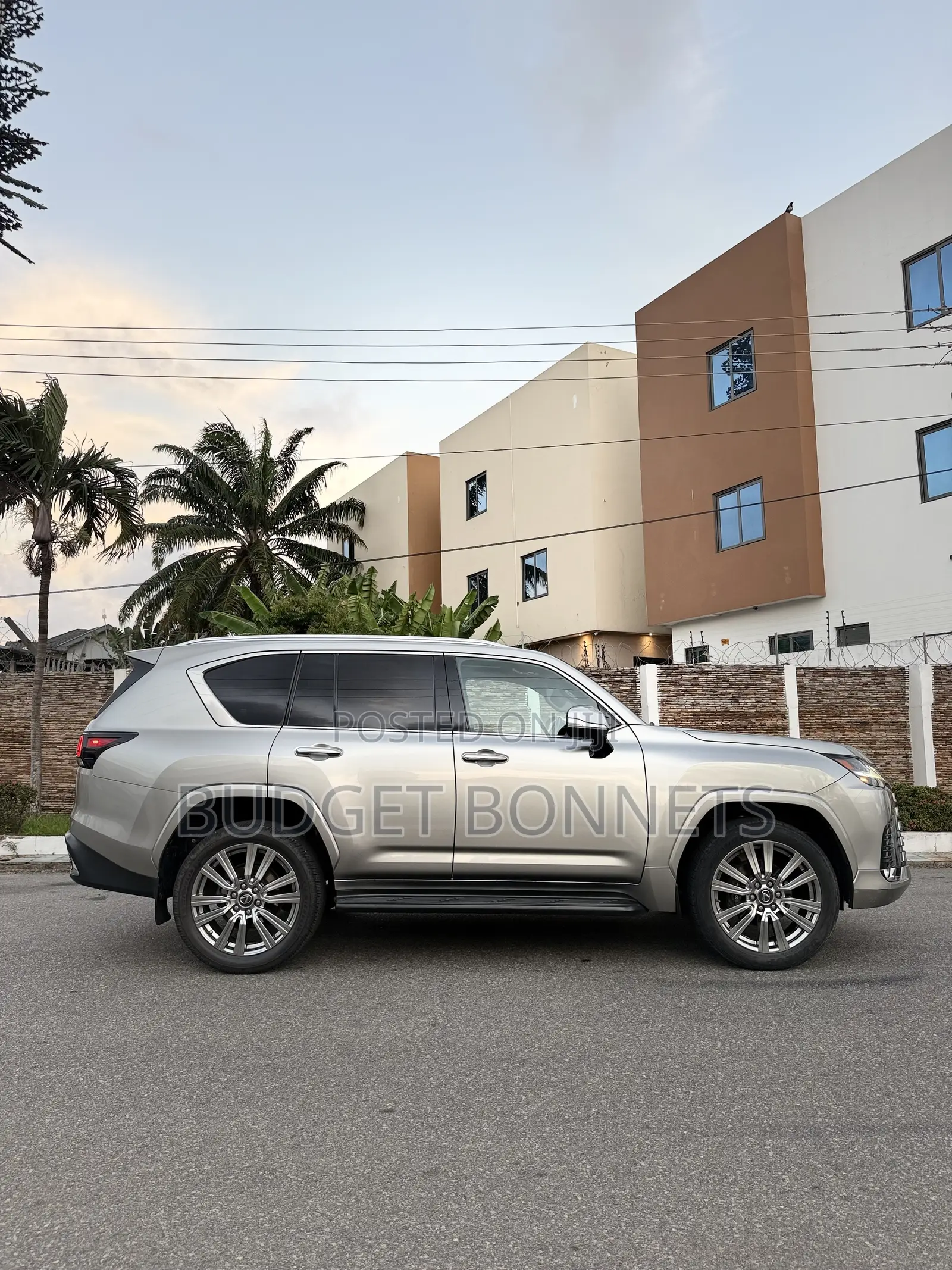 Lexus LX 600 2023 Gold