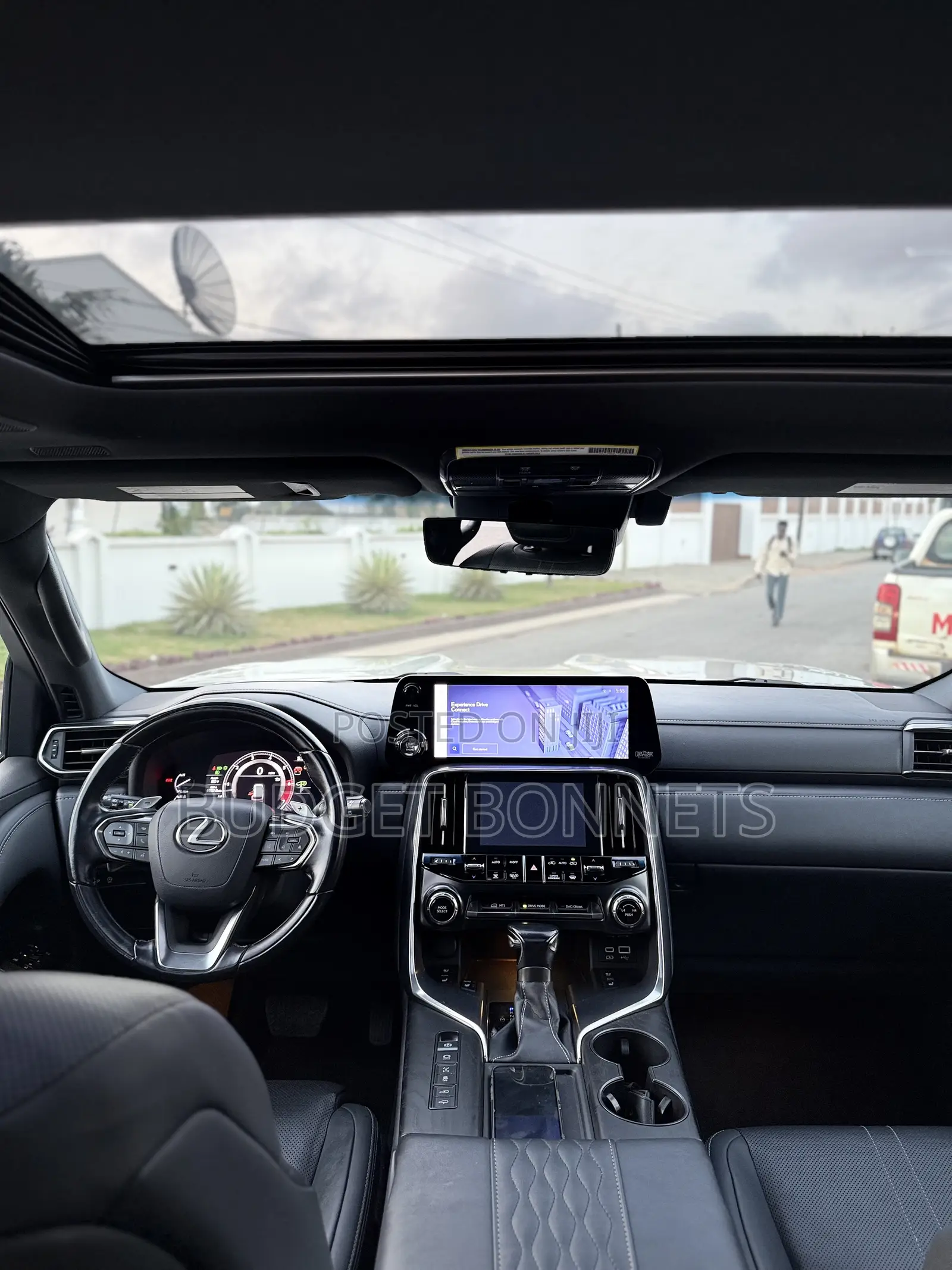 Lexus LX 600 2023 Gold