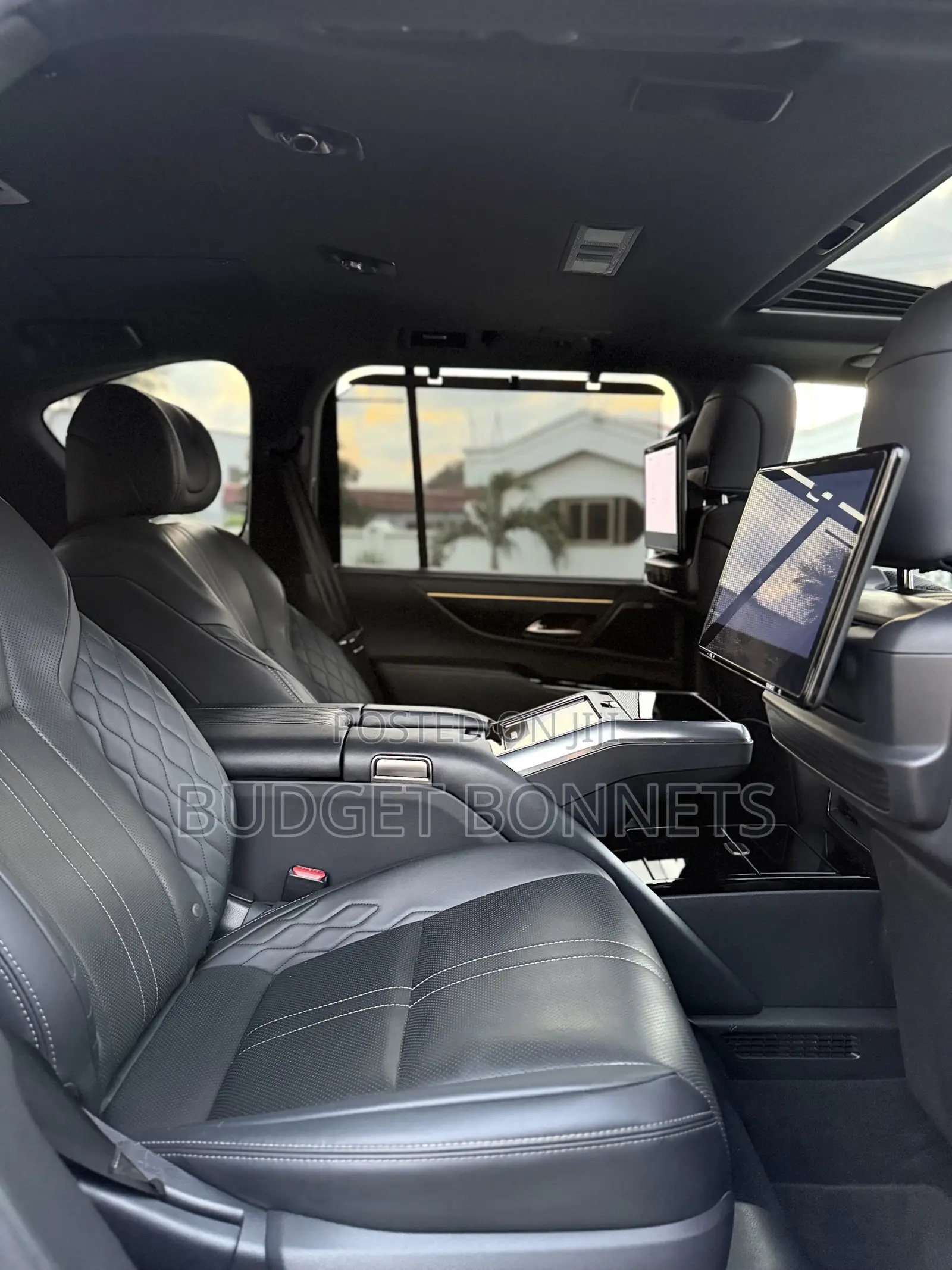 Lexus LX 600 2023 Gold