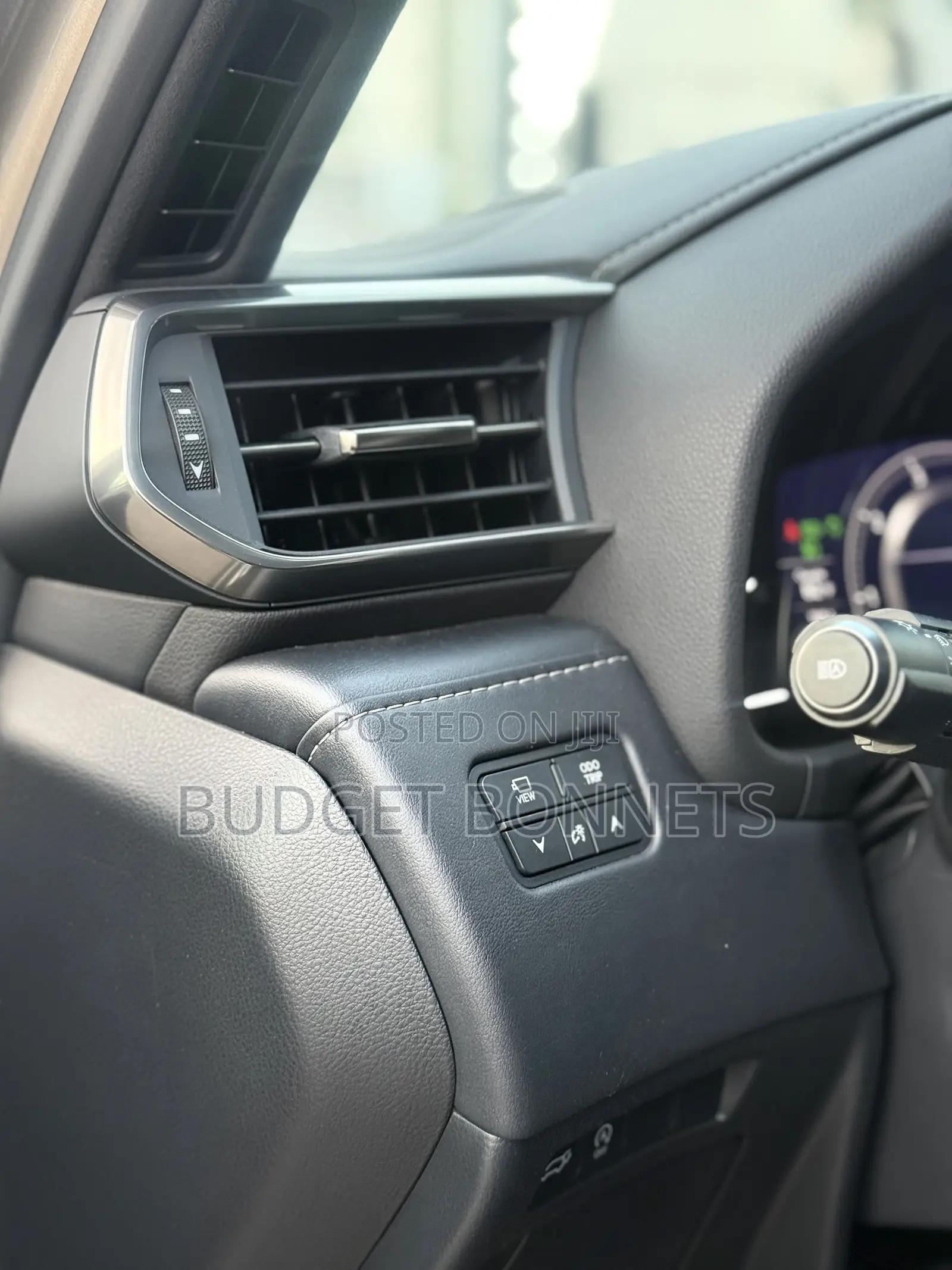 Lexus LX 600 2023 Gold