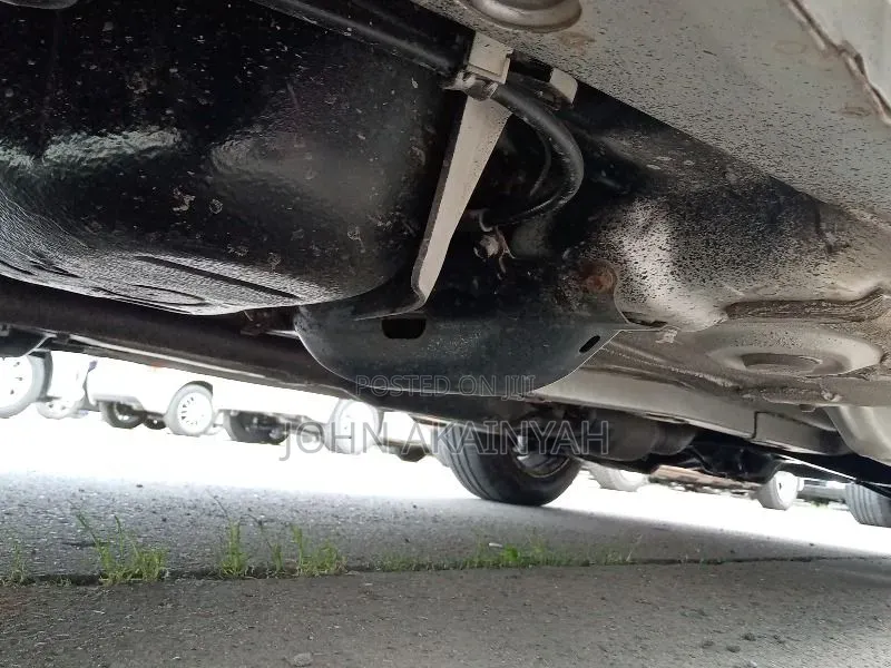 Toyota Vitz 1.3 AWD 5dr 2010 Silver