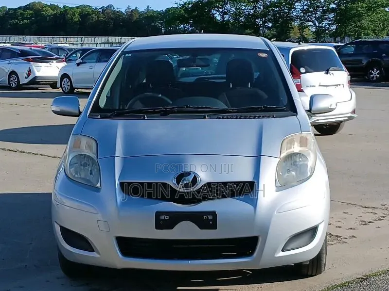 Toyota Vitz 1.3 AWD 5dr 2010 Silver
