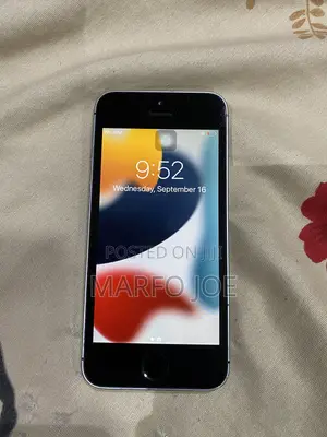 Apple iPhone SE 64 GB Silver