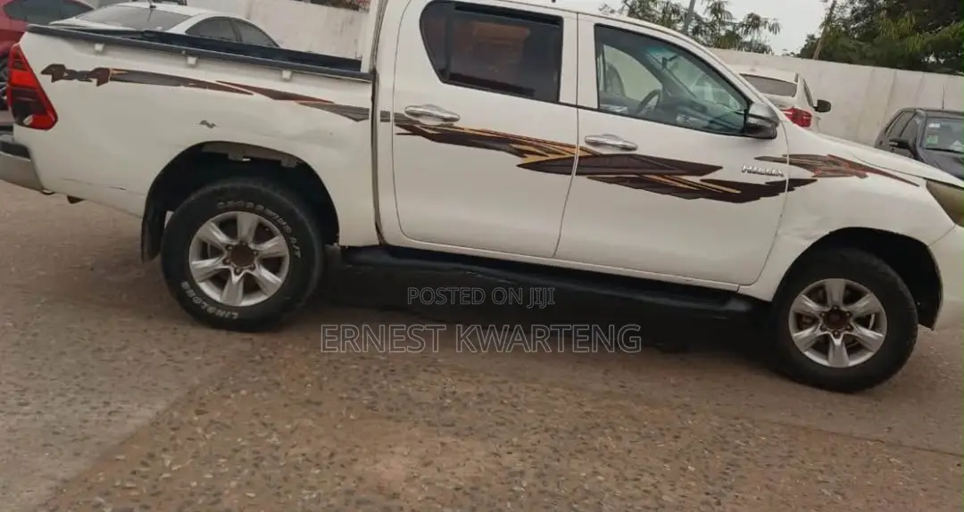 Toyota Hilux 2019 White