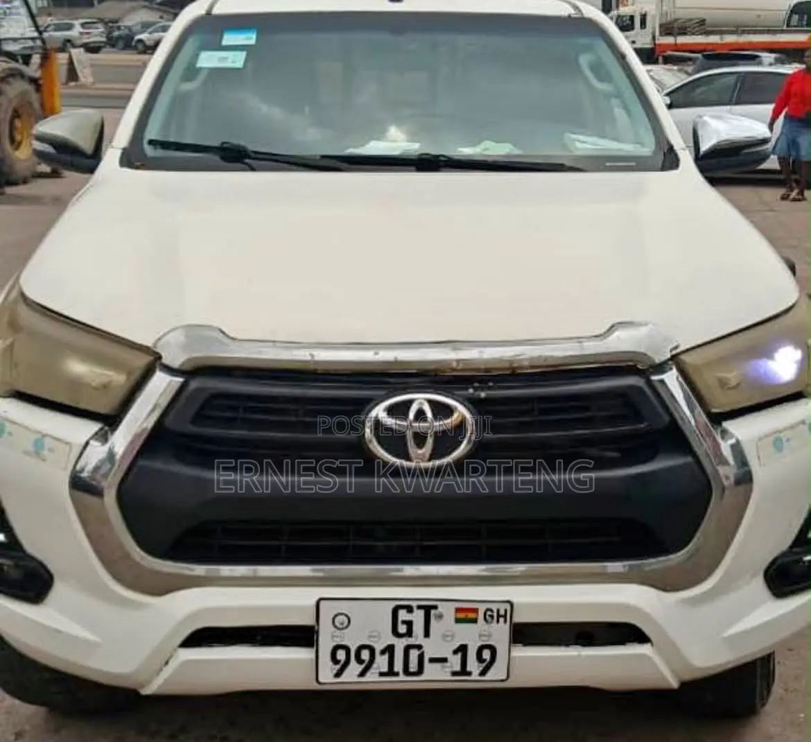 Toyota Hilux 2019 White