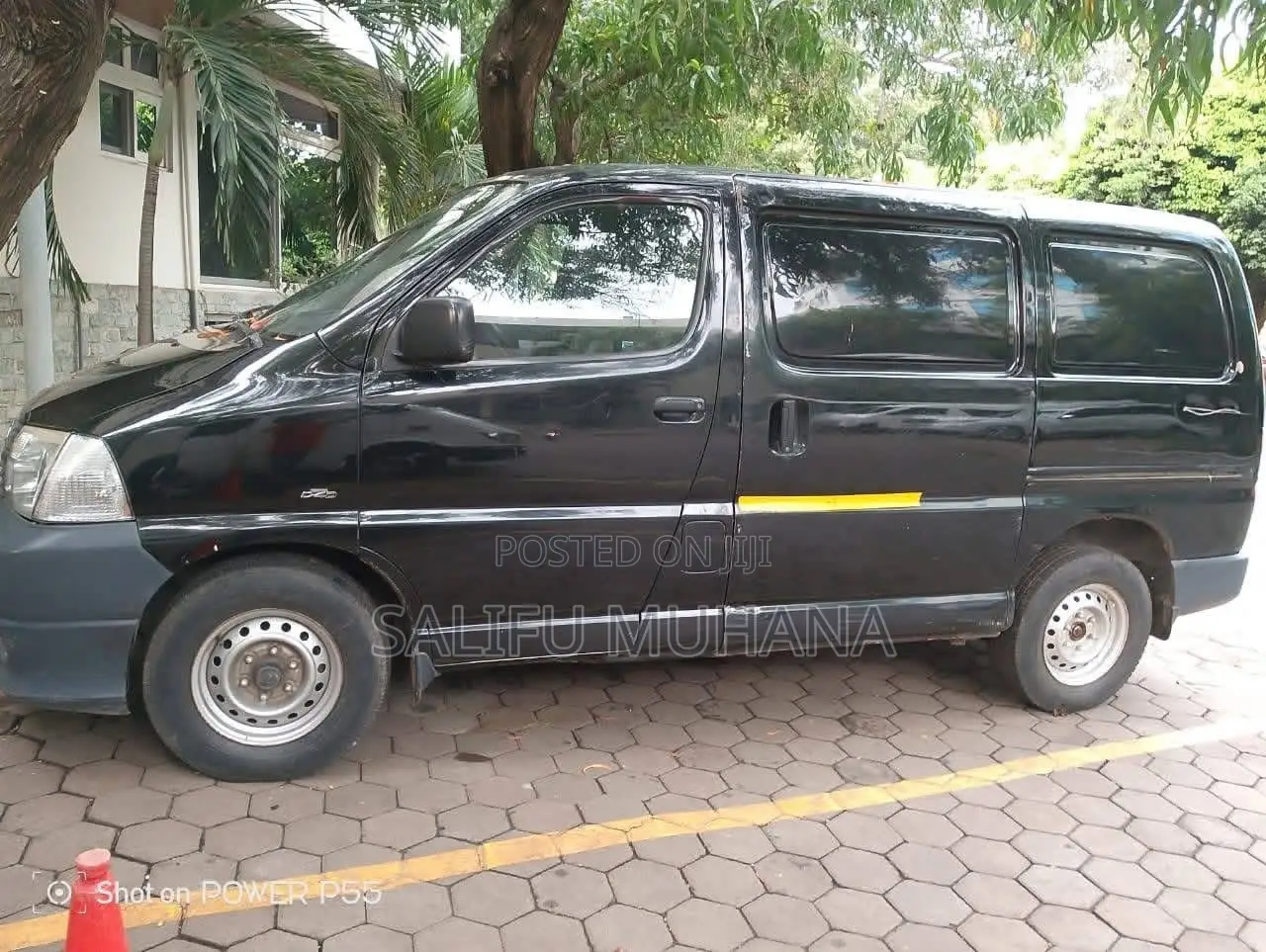Toyota HiAce 2004 Black