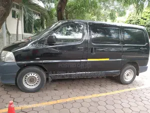 Toyota HiAce 2004 Black