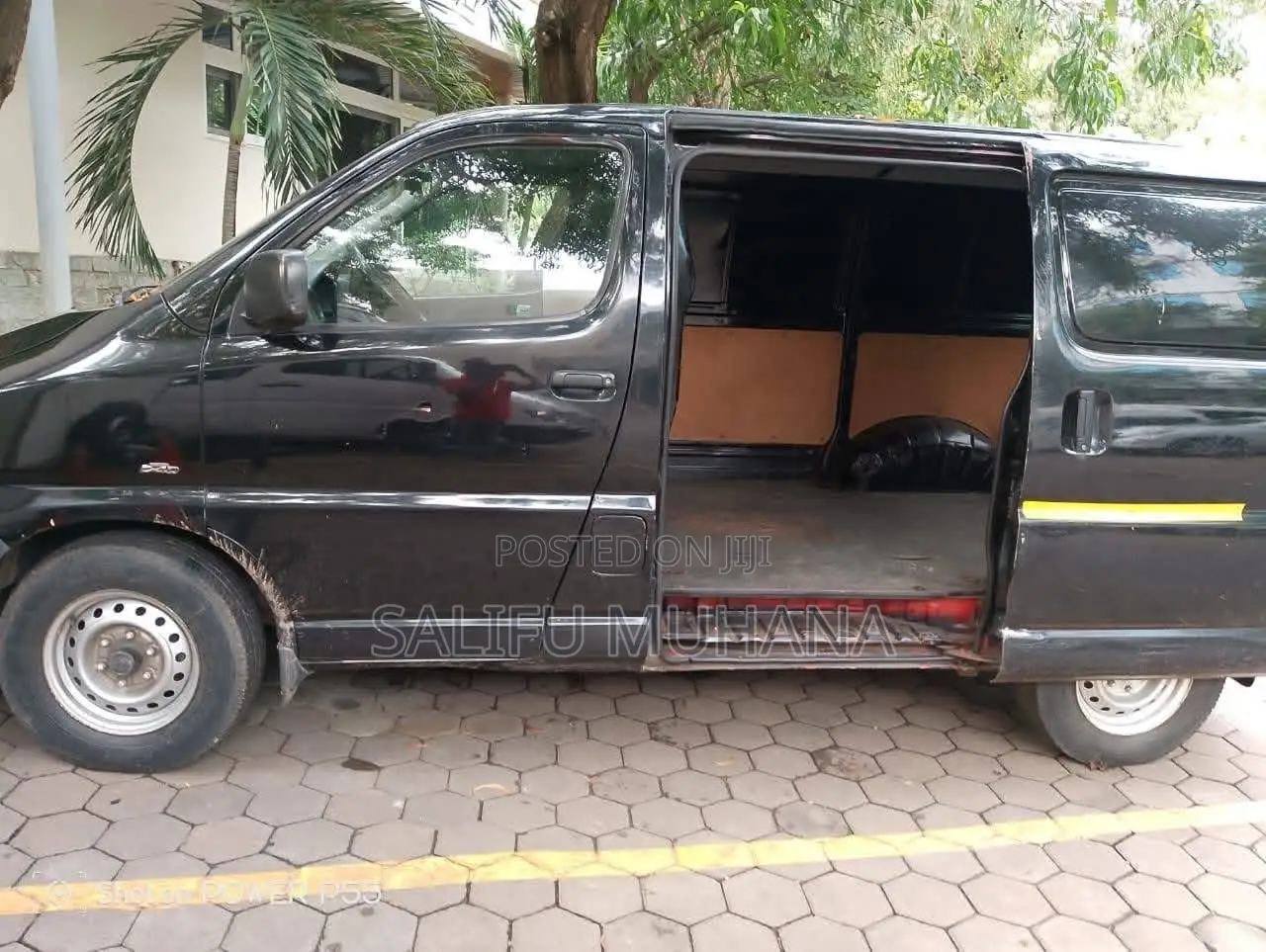 Toyota HiAce 2004 Black