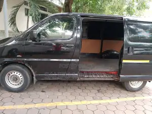 Toyota HiAce 2004 Black