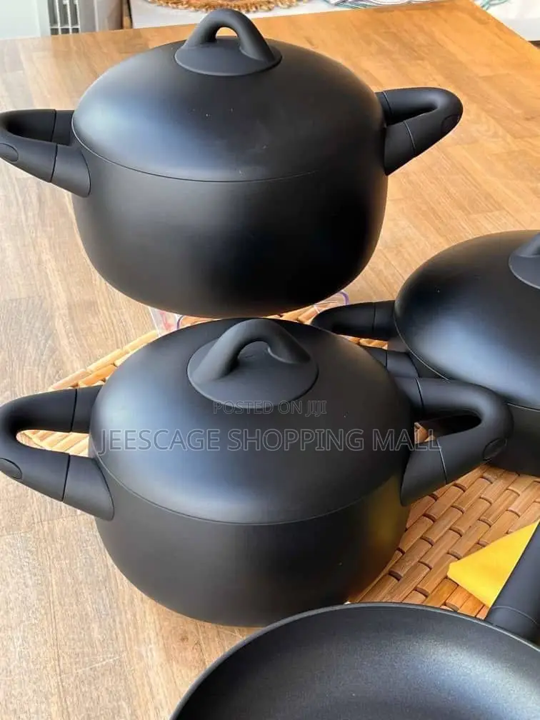 Matte Black Cookware Set (4-Piece)