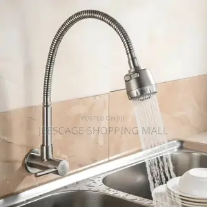 Chrome Single Handle Kitchen Faucet With Flexible Sprayer