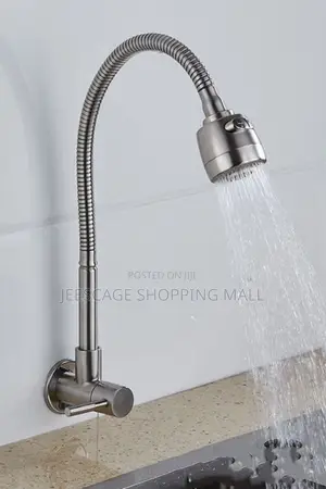 Chrome Single Handle Kitchen Faucet With Flexible Sprayer