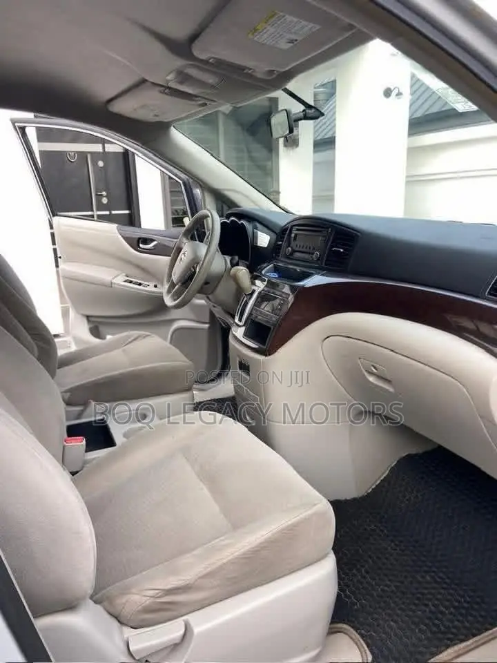 Nissan Quest 2016 Red