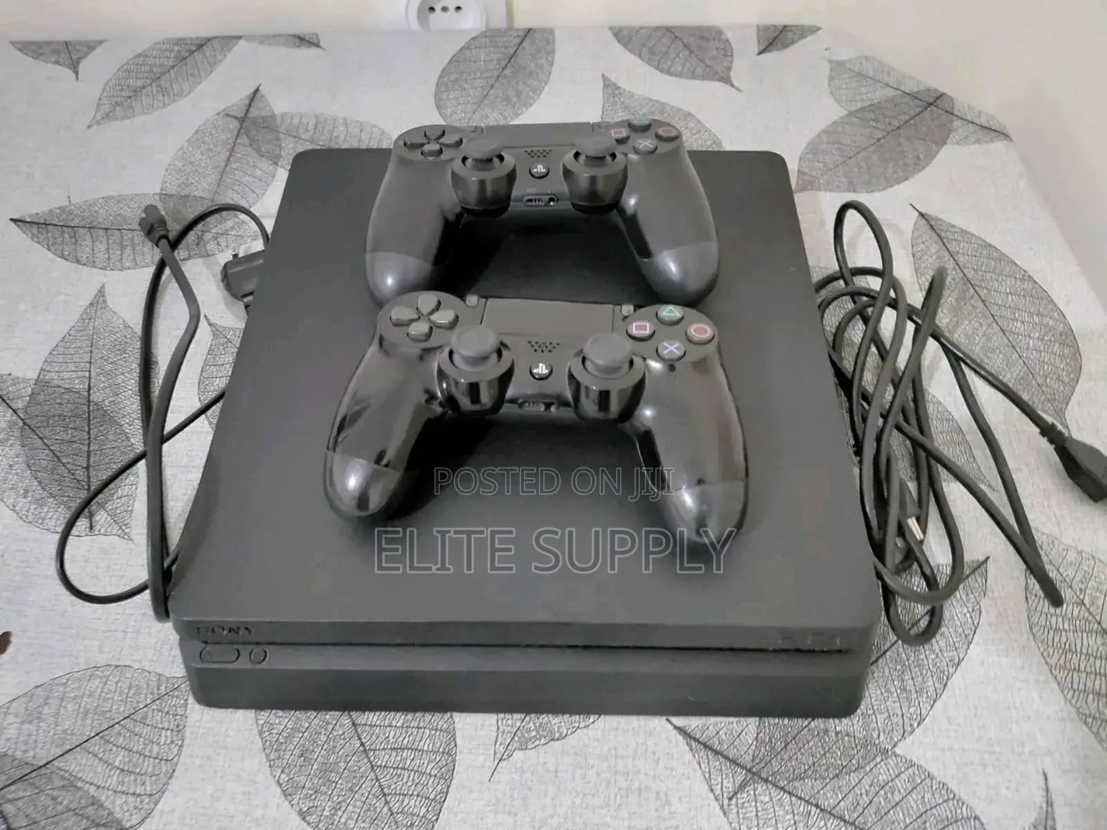 Play Station 4 Slim