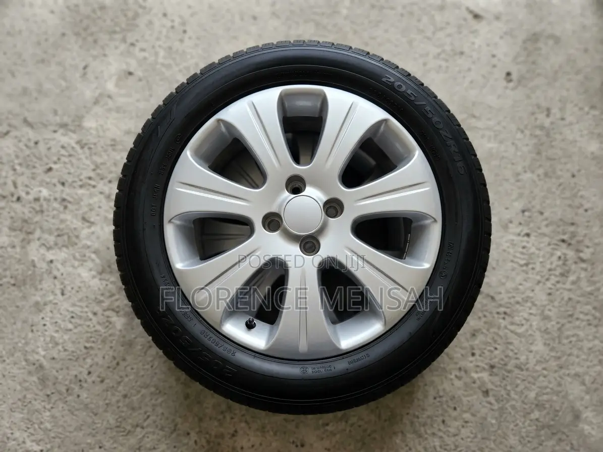 Clean 205/55r15 Home Used Car Tyre With Alloy Rim, Negotiable