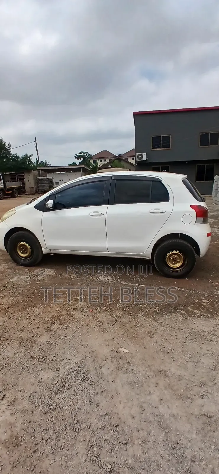 Toyota Vitz 2010 White