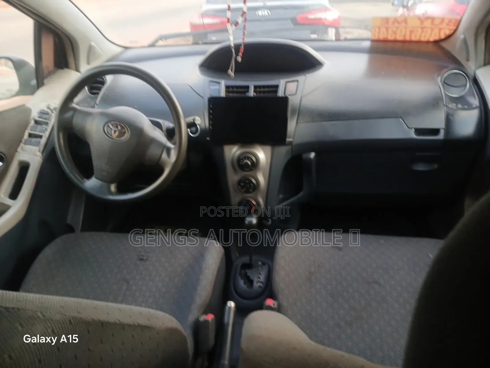 Toyota Vitz 2010 Red