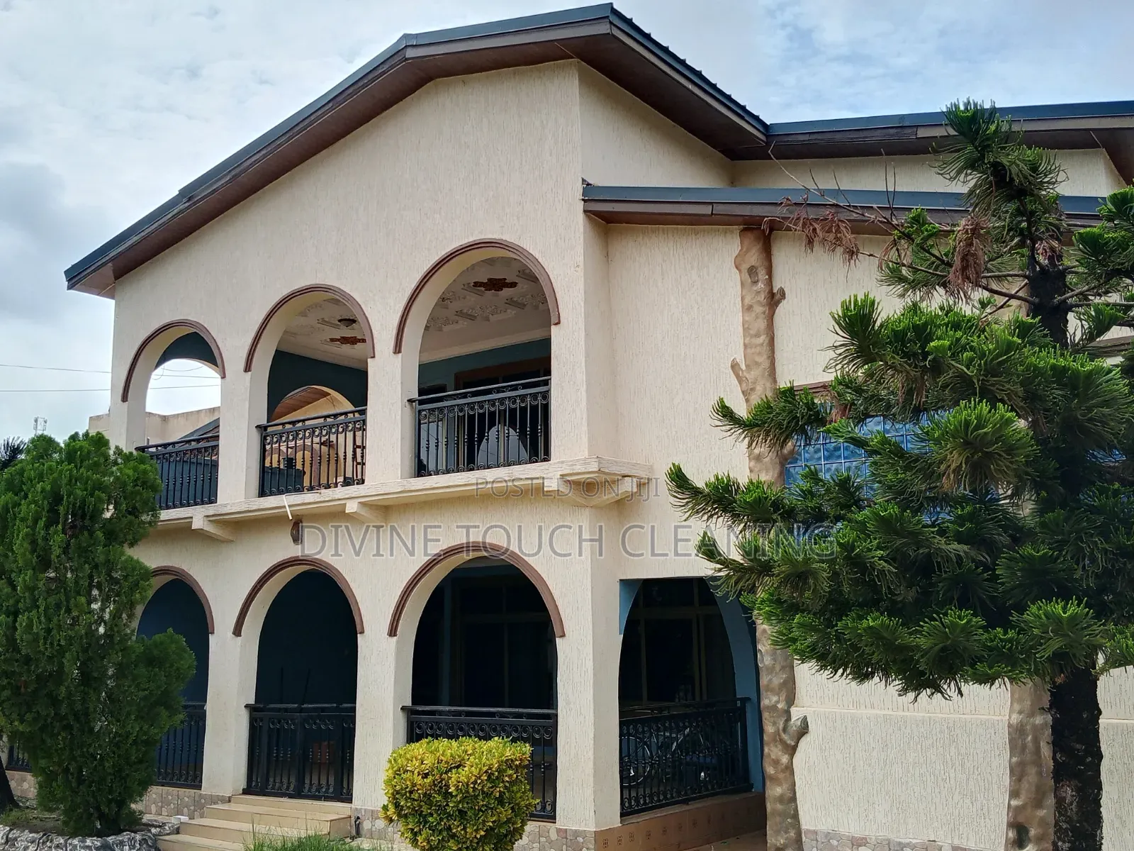 12bdrm House in Divine Touch Homely, Kumasi Metropolitan for sale