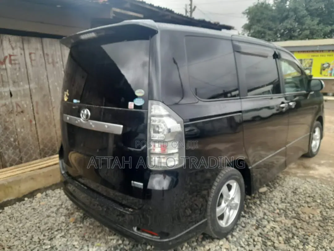 Toyota Voxy 2012 Black