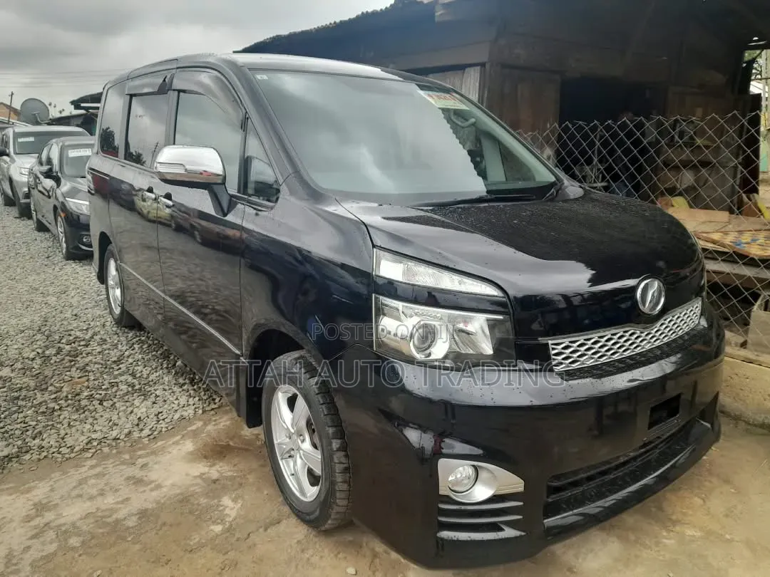 Toyota Voxy 2012 Black