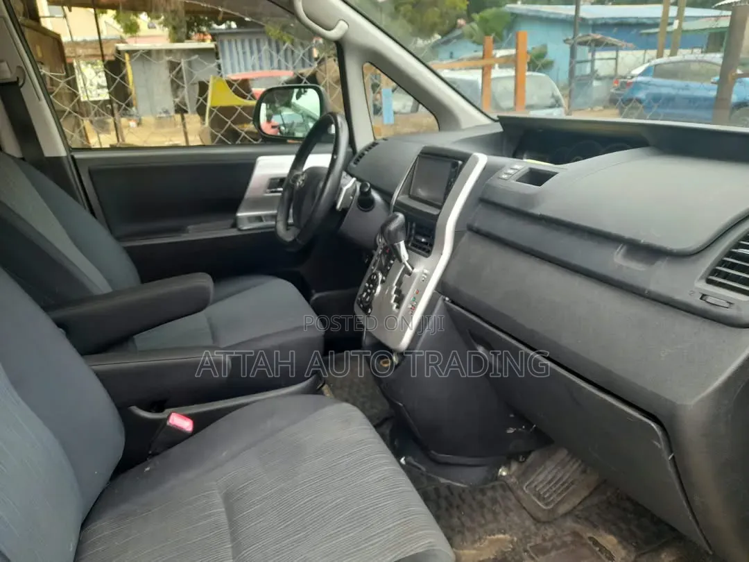Toyota Voxy 2012 Black