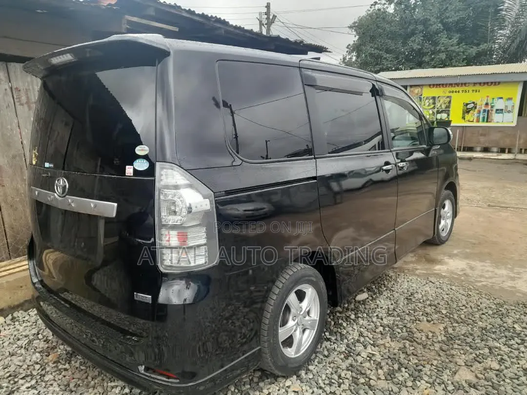 Toyota Voxy 2012 Black
