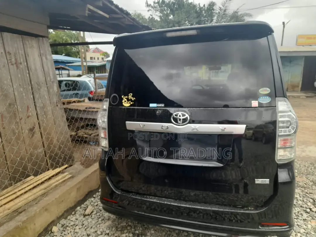 Toyota Voxy 2012 Black
