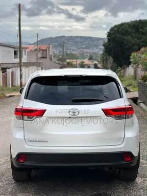 Toyota Highlander SE 2019 White
