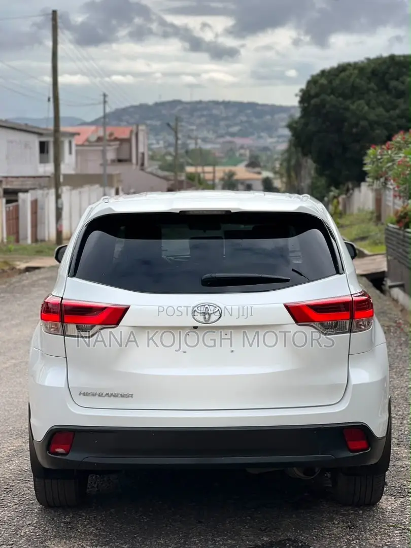 Toyota Highlander SE 2019 White